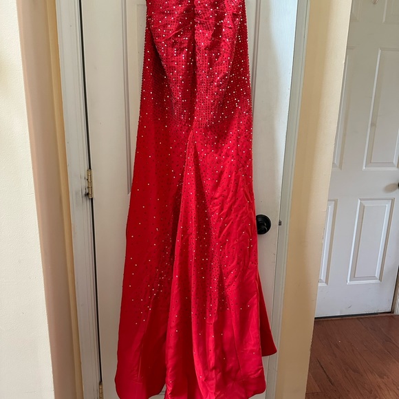 Flared red rhinestone Vneck sleeveless prom gown with sweeping train - Picture 4 of 10
